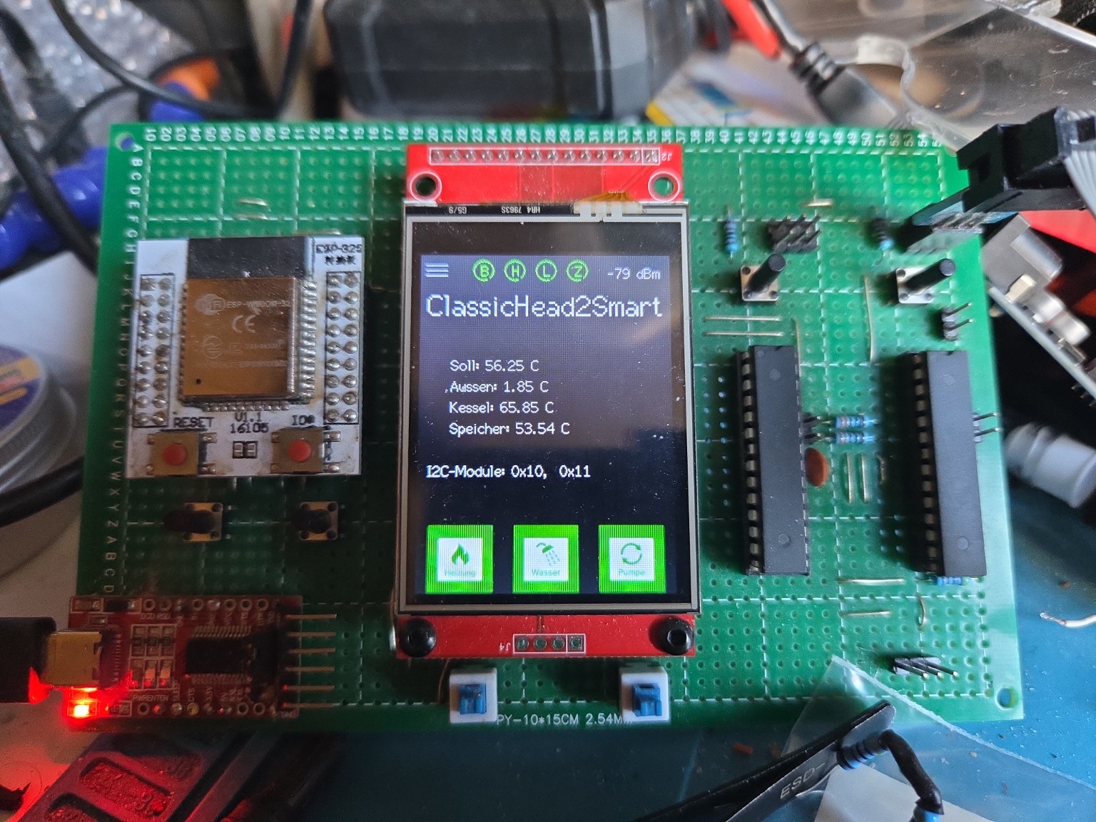 Erste Testumgebung mit ESP, TFT-Display, Lochrasteraufbau und Bedienelementen